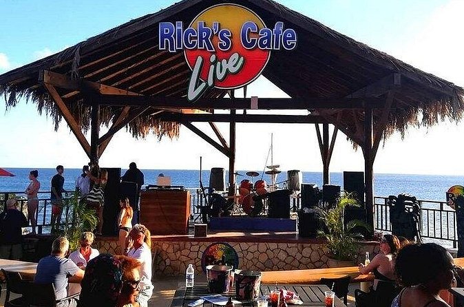 3 to 5 Hour Private Herbal Tour Shopping and Dinner at Ricks Cafe - Who will enjoy this outing most?