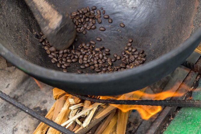 4-Hours Bike, Hike & Waterfall Tour in Blue Mountain with Lunch and Pick Up - Blue Mountain Coffee before the climb