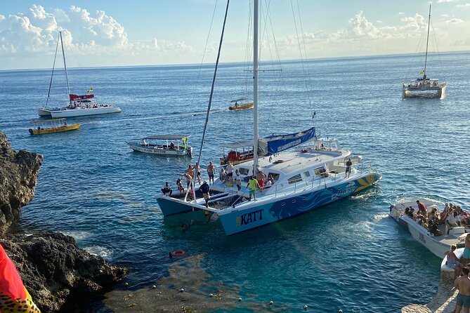 4 Hours Party Boat Catamaran Cruise in Negril - Seeing Negril’s 7 Mile Beach from the water