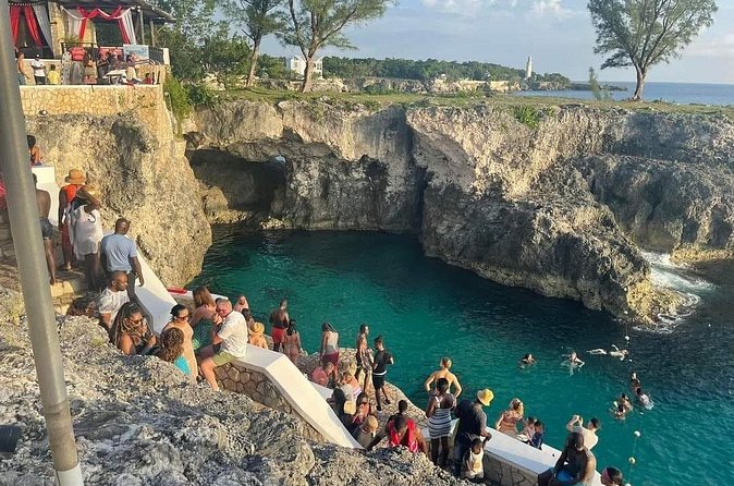 7 Mile Beach and Rick's Cafe in Negril from Montego Bay Private Tour - Rick’s Cafe and the West End cliffs