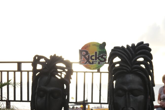 7 Mile Beach & Ricks Cafe with free Shopping experience - The free shopping experience and what to clarify
