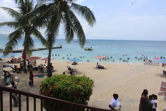 A day at the Beach at Doctor's Cave- Montego Bay with pickup - A guide who may make the difference