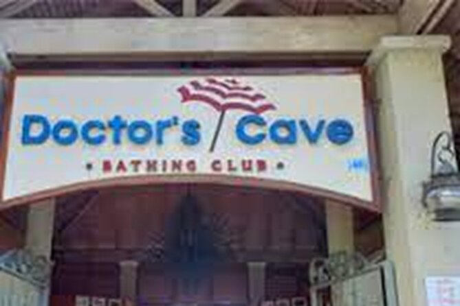 A day at the Beach at Doctor's Cave- Montego Bay with pickup - The private format and what it changes