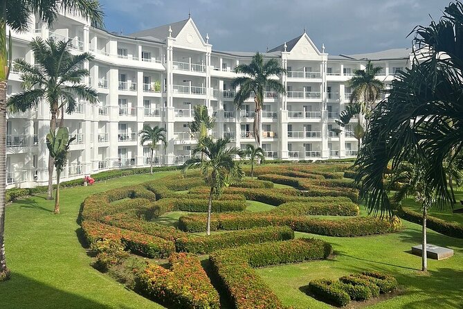 A "Private" Airport Transfer to any Resort in Ocho Rios - Private service versus a shared shuttle