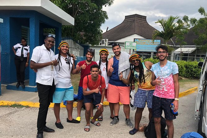 Airport MBJ Round Trip Transfer to Ocho Rios Airbnb Home, Resorts - Who should book this Ocho Rios transfer?
