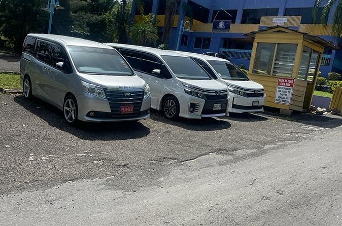 Airport Private Round Trip Transportation - A city tour for groups of six or more
