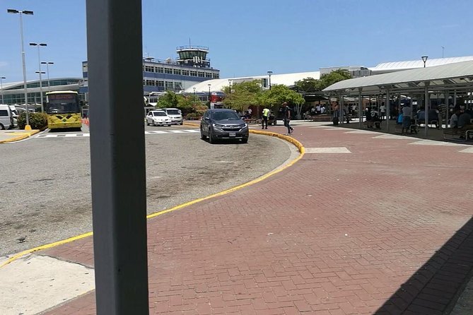 Airport Transfer MBJ Montego Bay to Kingston - Conversation and a local view of Jamaica