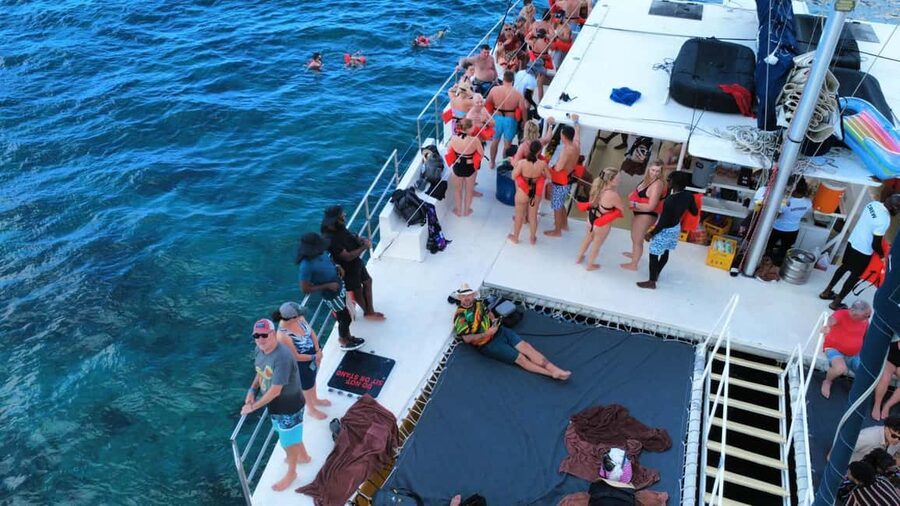 All Resorts: Ricks Cafe Sunset Catamaran Cruise - Sunset sailing back to 7-mile Beach