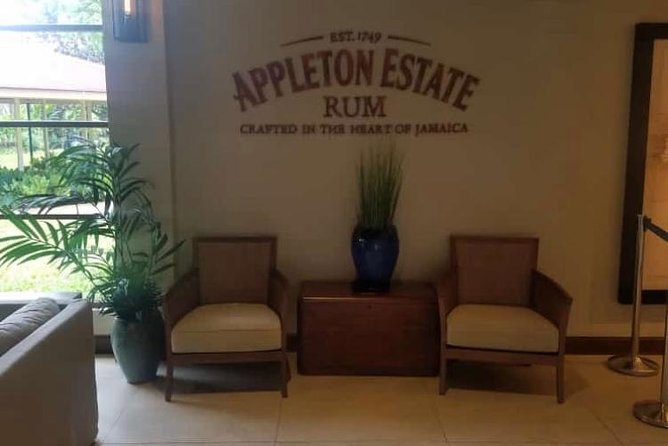 Appleton Estate Rum and Floyd's Pelican Bar Tour - Food, drinks, and extra costs at Floyd’s Pelican Bar