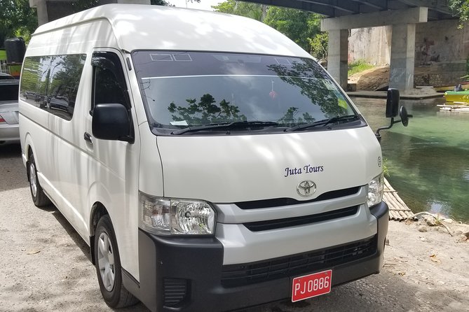 Bahia Principe Grand Jamaica Private Airport transfer - The drive is also a short Jamaica introduction