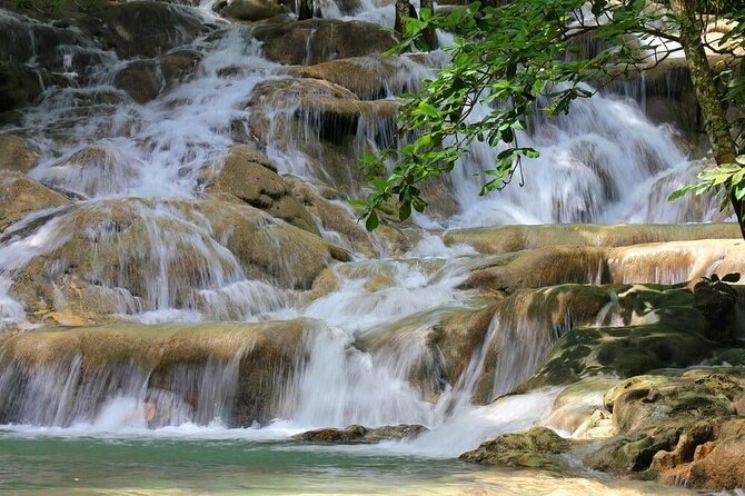 Blue Hole and Dunn's Falls Tour from Falmouth - Two very different Jamaican water stops