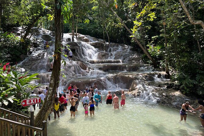 Blue Hole, Dunn’s River & Island Gully Falls Guided Tour - How the two stops work together