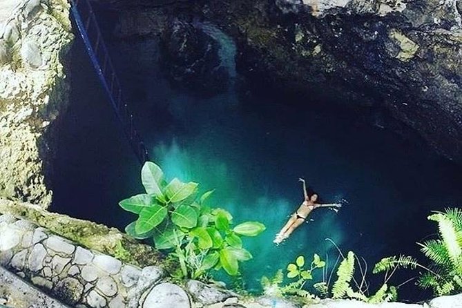Blue Hole Mineral Spring and Rick's Cafe - Key points at a glance