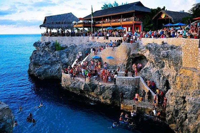 Blue Hole Mineral Spring Private Tour With Ricks Cafe - Key Things To Know Before You Go
