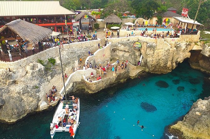 Blue Hole Mineral Spring Private Tour With Ricks Cafe - The Private Format Makes The Difference