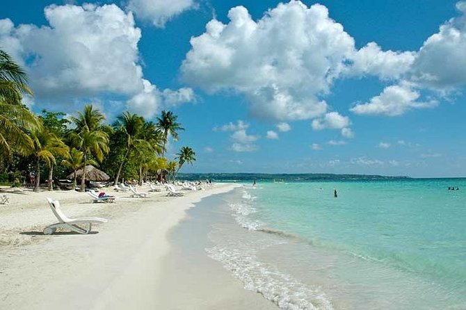 Blue Hole Mineral Spring, Ricks Cafe, 7 Mile Beach and Shopping Private Tour - Seven Mile Beach: two hours for Negril’s famous shore