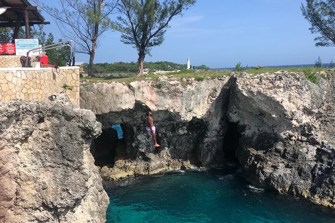 Blue Hole Mineral Springs, Rick's Café, and Shopping Combo Tour - Quick reasons to consider this Negril tour