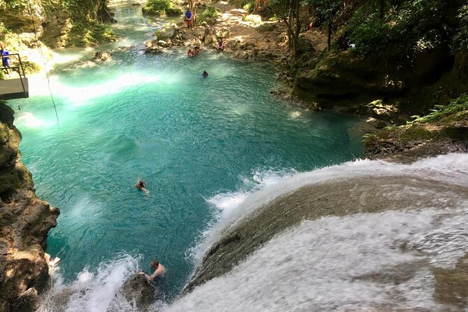 Blue Hole or Dunns River and Luminous Lagoon from Montego Bay - The big choice: Dunn’s River Falls or Blue Hole