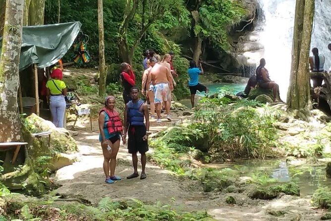 Blue Hole/Secert falls and Dunns River Combo Tour - How the two stops fit together