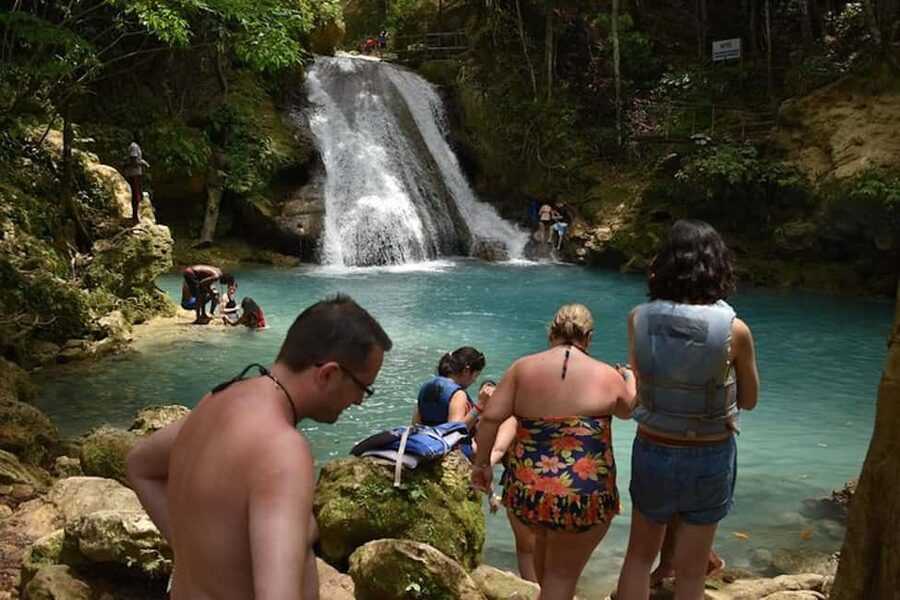 Blue Hole, Secret Falls, and Dunn's River Falls Combo Day-Tr - Jamaican jerk lunch at Scotchies