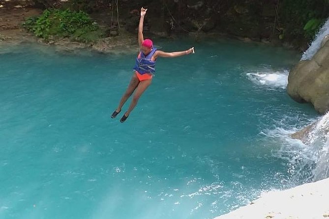 Blue Hole Secret Falls and River Tubing Private Tour - Blue Hole and Secret Falls: two hours of water and motion