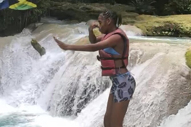 Bluehole and Bamboo Rafting from Montego Bay - Bamboo Avenue and the White River raft ride