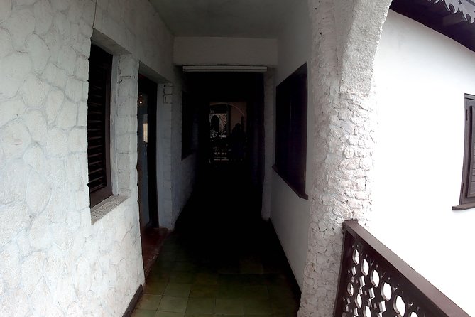 Bob Marley's Mausoleum Tour - The Morning Pickup From Kingston