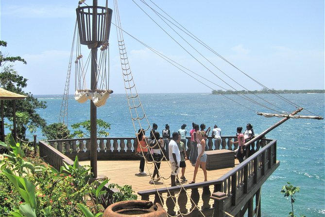 Bob Marley's Nine Mile Admission and Guided Tour from Montego Bay - Tips, shopping, and extra costs