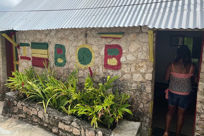 Bob Marley's Nine Mile Mausoleum Tour (Complimentary Rum Punch) - The Drive From Montego Bay to St. Ann’s Parish
