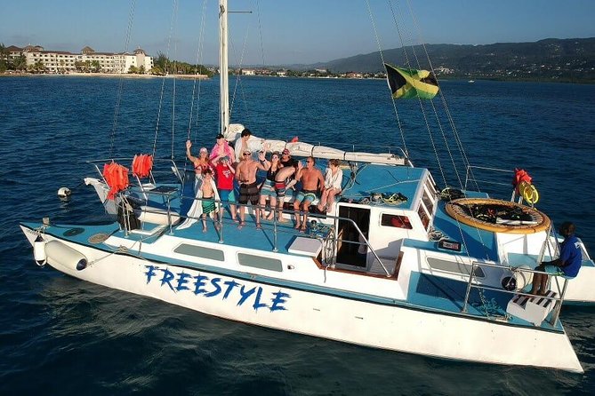 Catamaran, snorkeling & Dunn's River Falls - The road from Montego Bay to the north coast