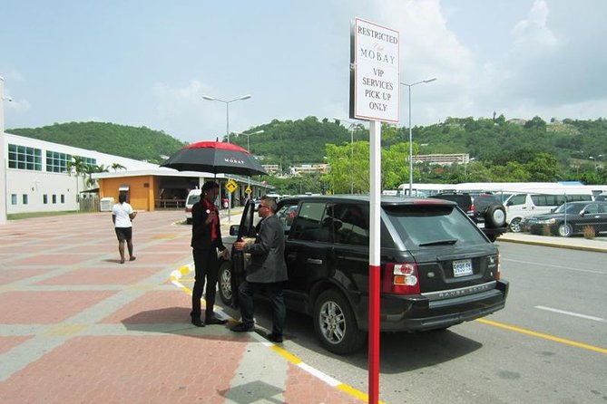 Club Mobay Fast Track Lounge with Private Airport Shuttle - Desk 8 and the hotel transfer handoff