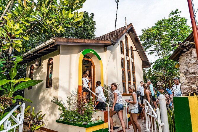 Day Trip to Bob Marley Nine Mile from Montego Bay or Falmouth - Columbus Park: A Short Stop on the Way