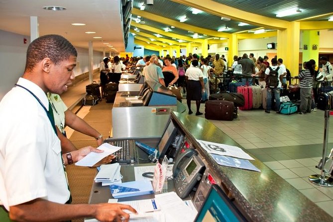 Departure Shuttle to Airport, Club Mobay Fast Track & VIP Lounge Combo - Reaching Sangster International Airport without a last-minute scramble