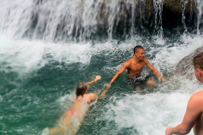Dunn's River, Blue Hole and Bamboo Rafting from Ocho Rios - White River bamboo rafting: the calm hour