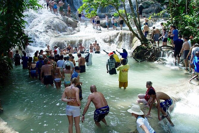 Dunn’s River Fall - Blue Hole: a second water stop without another transfer