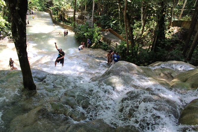 Dunn's River Falls and Blue Hole Day Tour - Guides can make the road time worthwhile