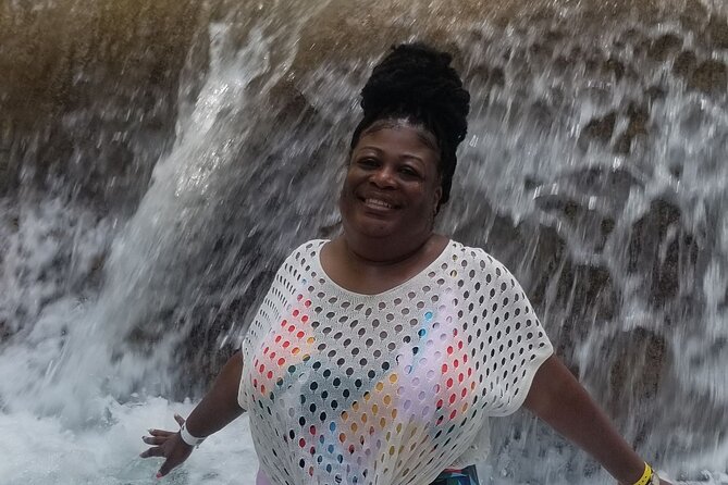 Dunn's River Falls and Blue Hole Private Transportation - The 80-Minute Road to Ocho Rios