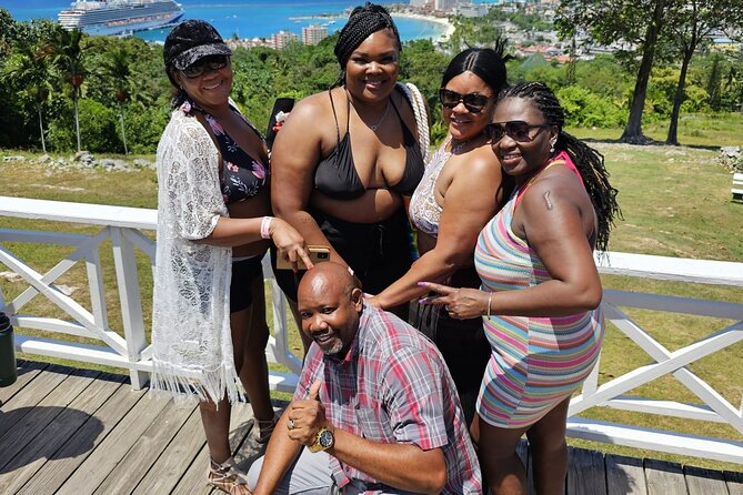 Dunn's River Falls and Ocho Rios Sightseeing with Shopping - Ocho Rios sightseeing and the unclear shopping stop