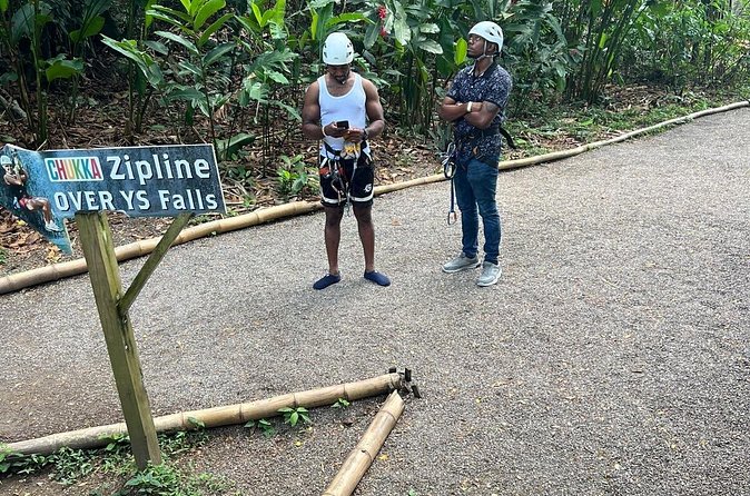 Dunns River Falls and Zipline Adventure from Kingston - The craft market adds a local shopping stop