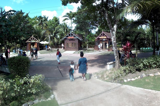 Dunns River Falls Park and Beach - The beach at the bottom adds breathing room