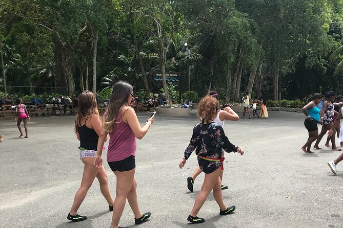 Dunns River Tour - Climbing the terraced falls with a guide