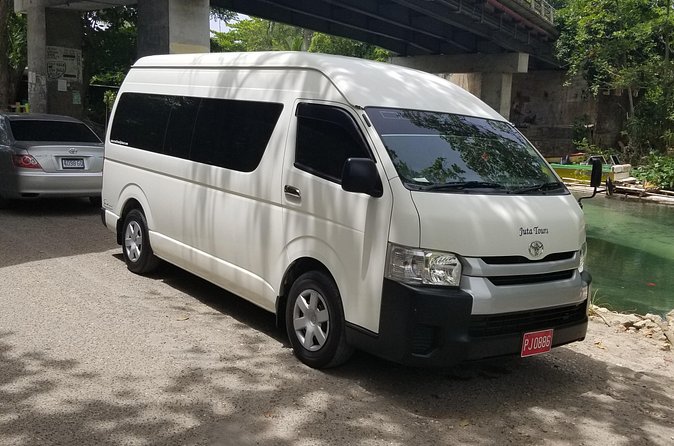 Excellence Oyster Bay Private Transfer - A calm first hour in Jamaica