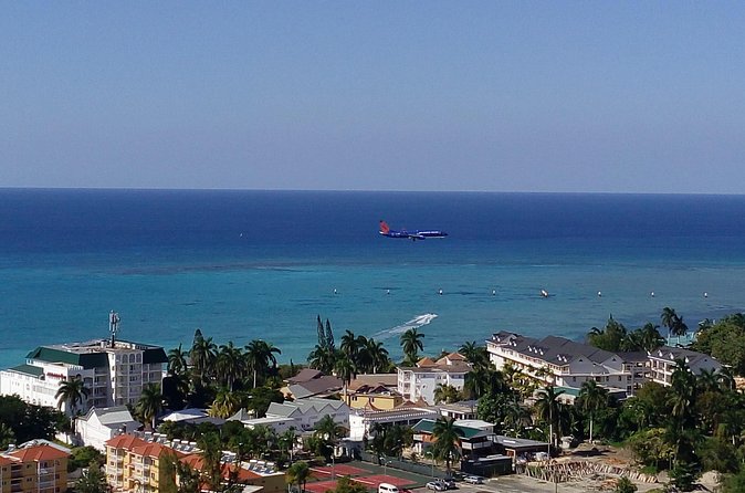 EXCLUSIVE AIRPORT / CRUISE PORT TRANSFER 1-4 Pax - Who gets the best value at $70.50 per person