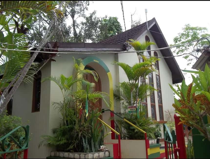 From Montego Bay: Bob Marley 9 mile & Dunns River falls tour - Mount Zion and the spiritual side of Nine Mile