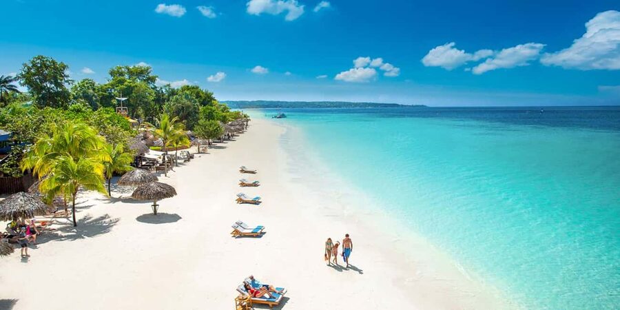 From Montego Bay: Negril 7 Mile Private Beach Tour - From Montego Bay to Negril by the northern coast