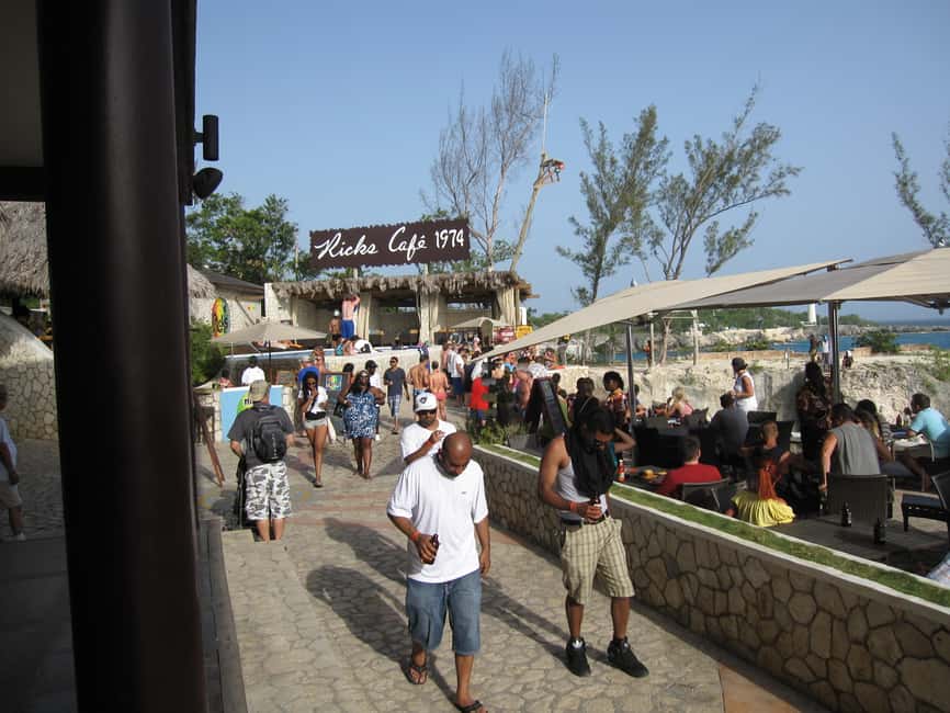 From Montego Bay: Negril Day Trip and Rick's Café Sunset - Ricks Café, cliff jumps, and the sunset