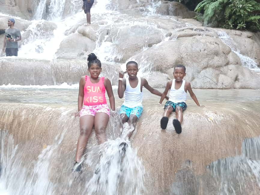 Horseback Ride, Blue Hole, Dunn's River and Tubing Tour - What the private format adds