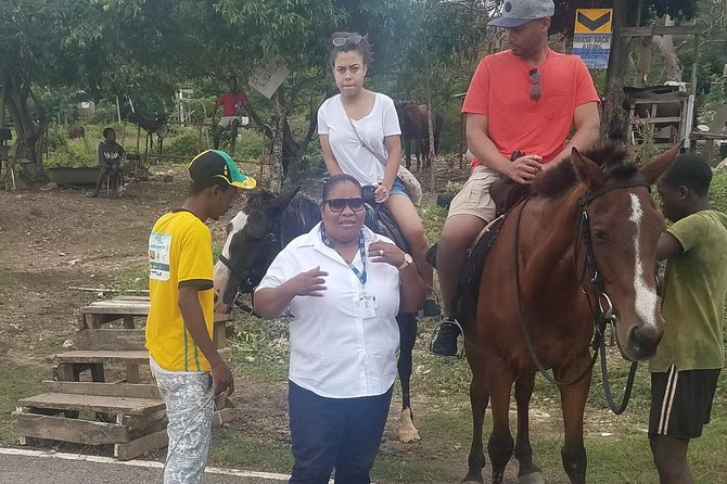Hour Horseback Riding Guided Tour from Runaway Bay - How the private format changes the ride