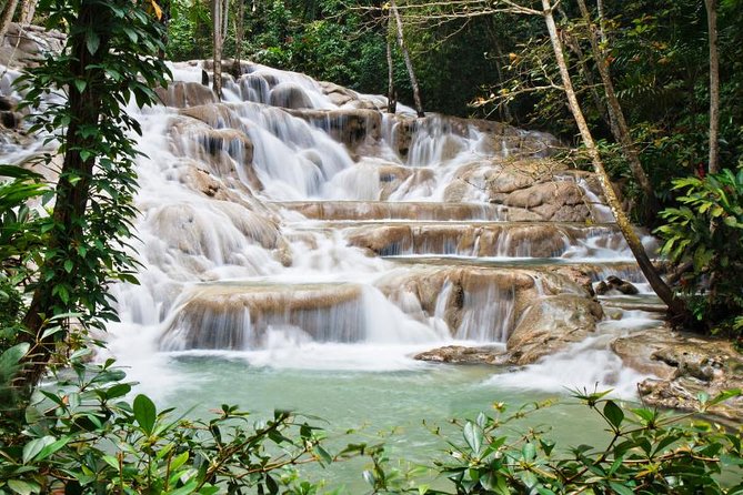 Jamaica Combo Tour: Dunn's River Falls and Bob Marley’s Nine Mile - The long-day reality