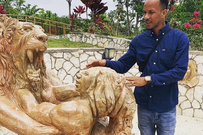 Jamaica Giants sculpture park, art galleries - The lower vintage house and first gallery